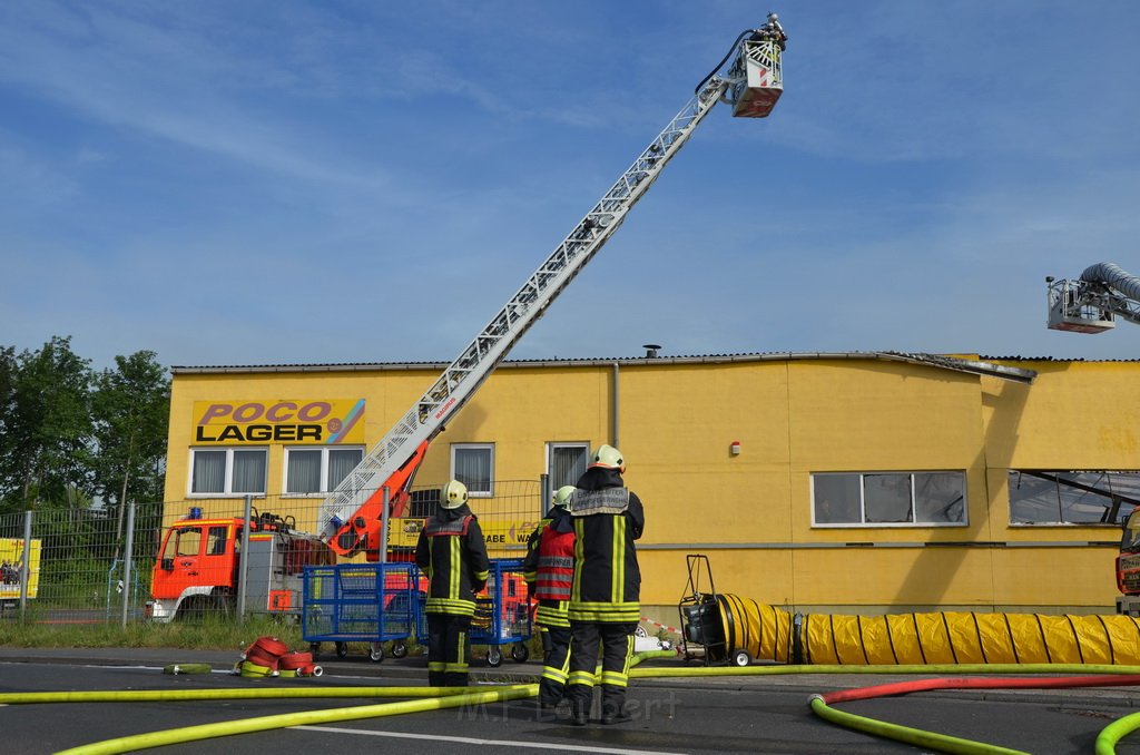 Grossfeuer Poco Lager Koeln Porz Gremberghoven Hansestr P697.jpg - Miklos Laubert